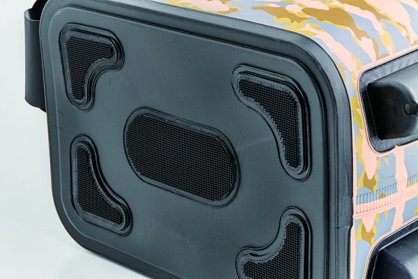 画像9: (28%引) サンライン ボートタックルバッグ SFB-0647 ブラック ライトグレー フィッシュカモ フィッシング 道具入れ コマセ入れ 磯釣り 鮎 船 ルアー 釣具 (2026年新製品予約5月発売)